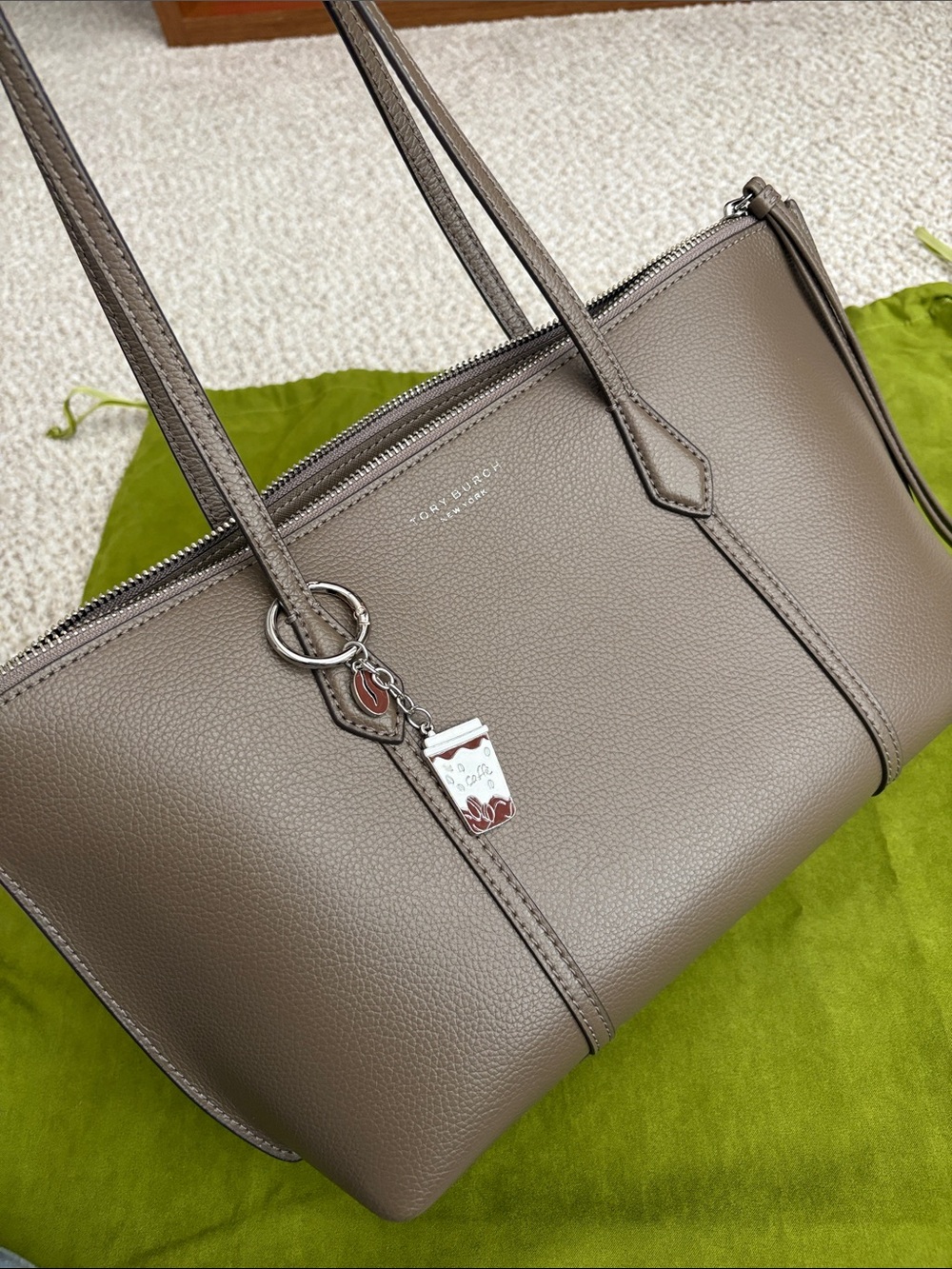 Tory Burch Perry Small tote - Picture 3 of 14